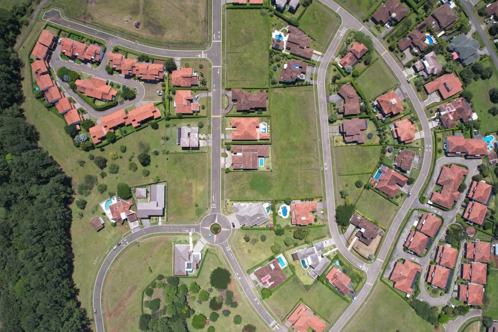 Los condominios ubicados en Ciudad Hacienda Los Reyes cuentan con acceso a amplias zonas verde.
