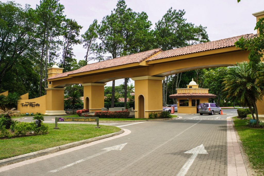 1-entrada-principal-losreyes