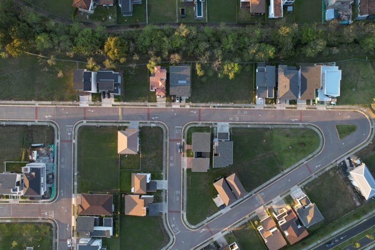 Cada condominio en Ciudad Hacienda Los Reyes cuenta con sus propias regulaciones para la uniformidad en la construcción de casas, el orden y la limpieza.