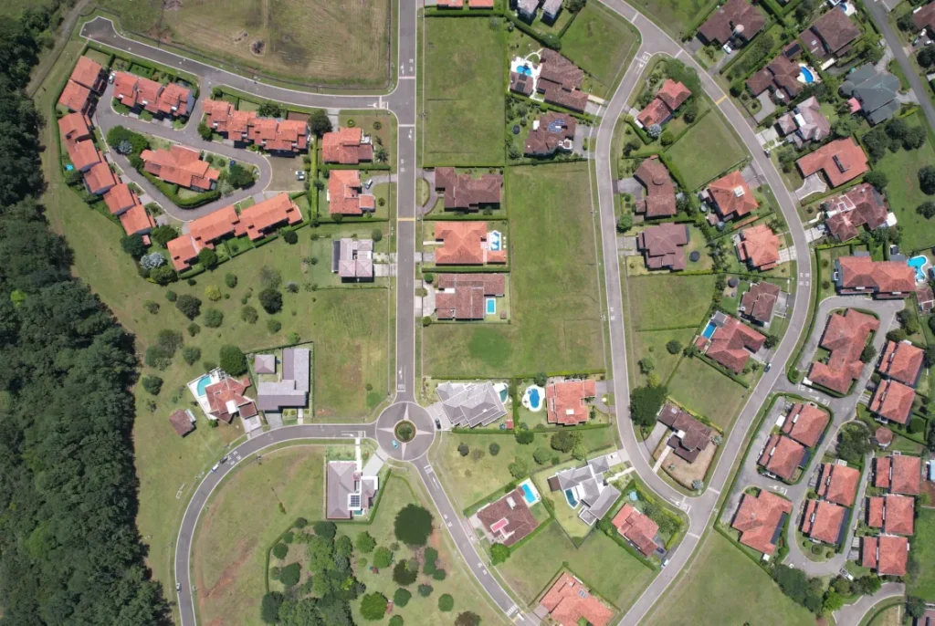 Los condominios ubicados en Ciudad Hacienda Los Reyes cuentan con acceso a amplias zonas verde.