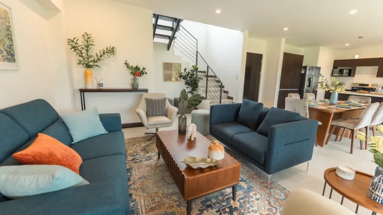 The kitchen and dining areas of our homes located in La Guacima offer ample space for your enjoyment.